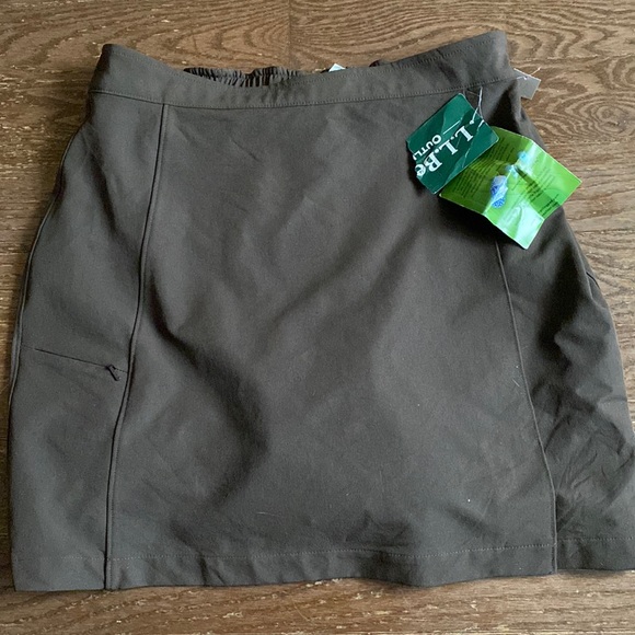 LL BEAN comfort cycling skort.   Size medium.  NWT.  Chocolate brown coloured. - Picture 1 of 5